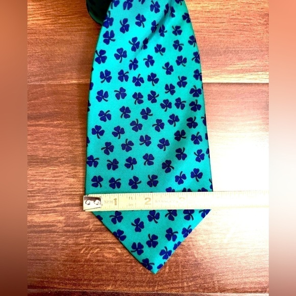 🍁SALE🍁 ALYNN 100% Silk Clover Leaf Print on Green Tie Made in USA - Picture 8 of 9
